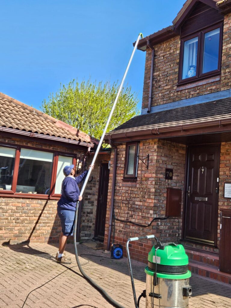 gutter cleaning in hartley wintney